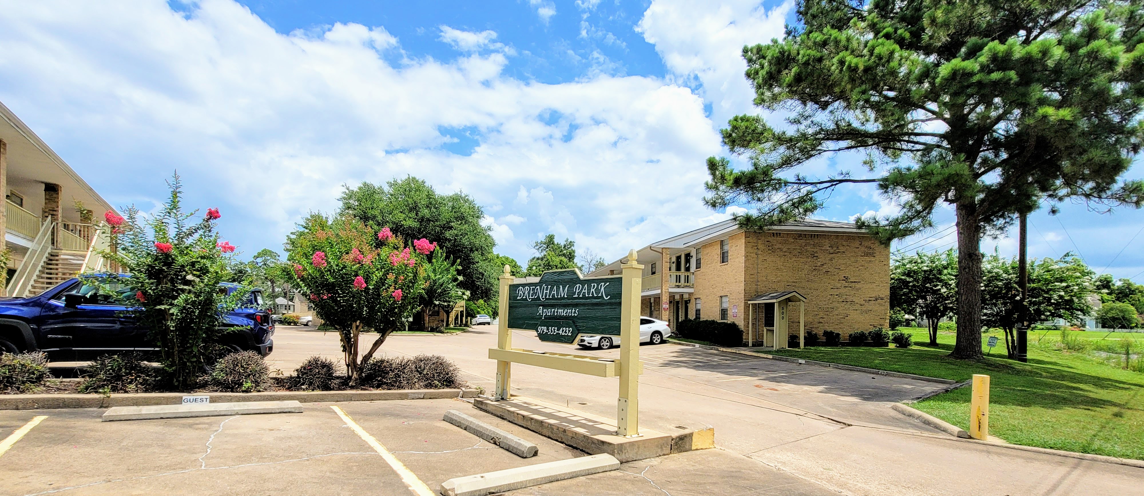 Brenham Park entrance